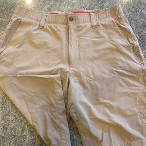 Men’s Under Armor Khaki Shorts, Size 36